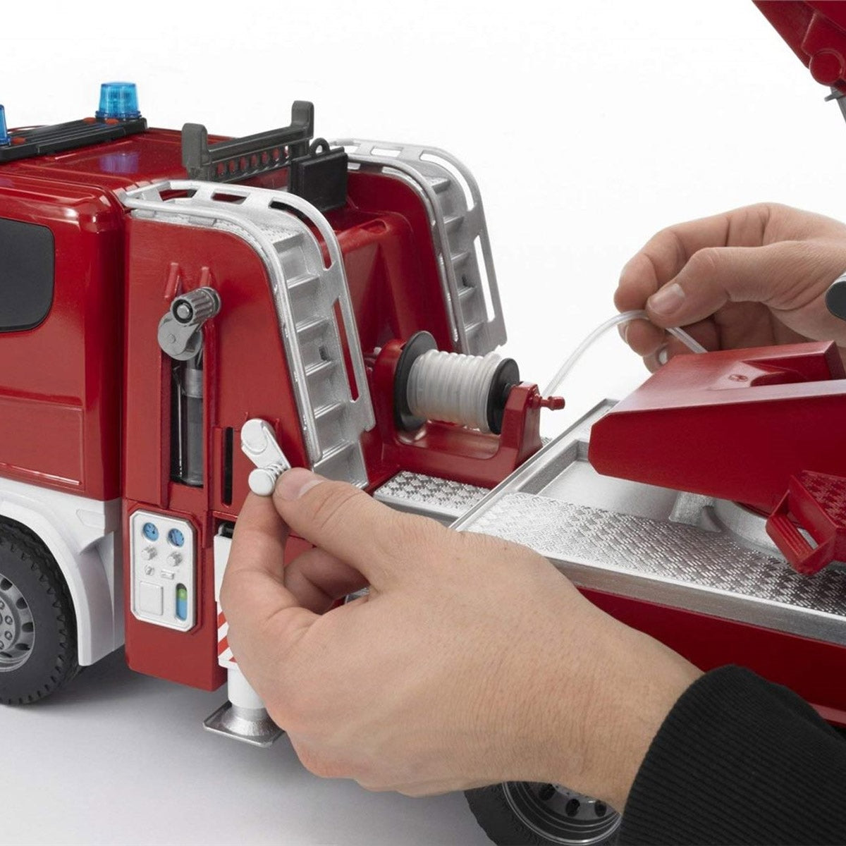 Bruder SCANIA R-series Fire engine with water pump