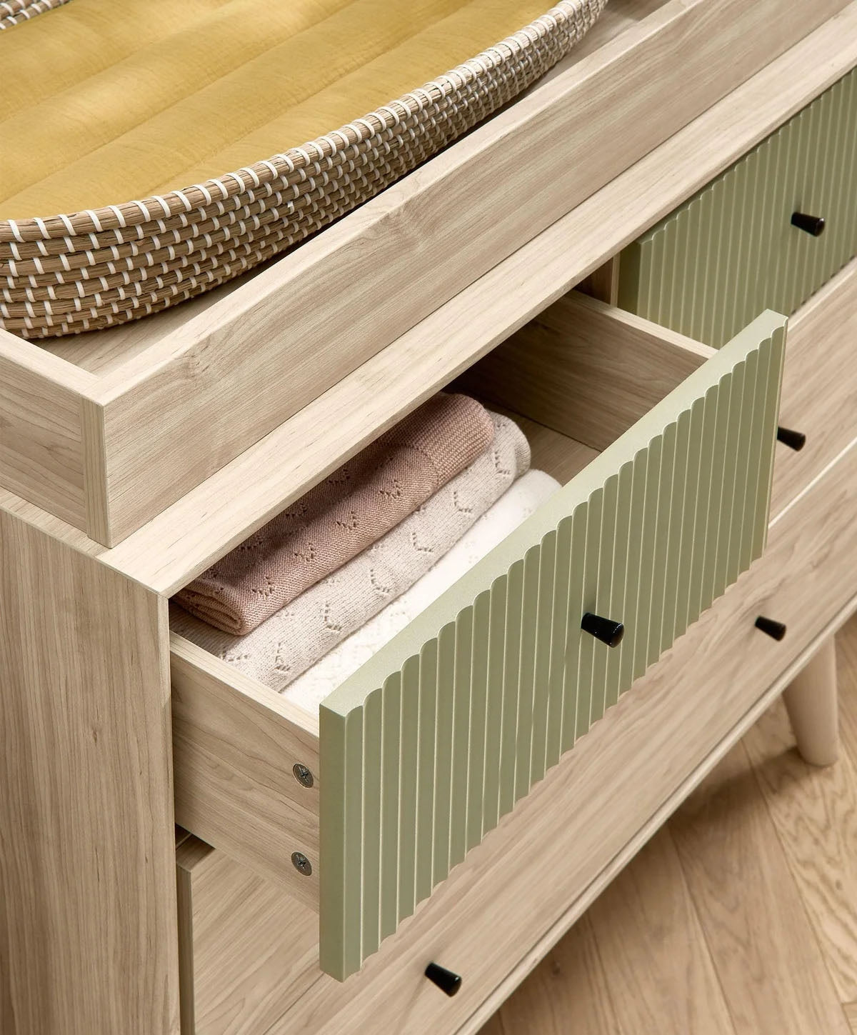 Mamas & Papas Coxley 3 Piece Furniture Set (Cot Bed, Dresser Changer & Wardrobe)
