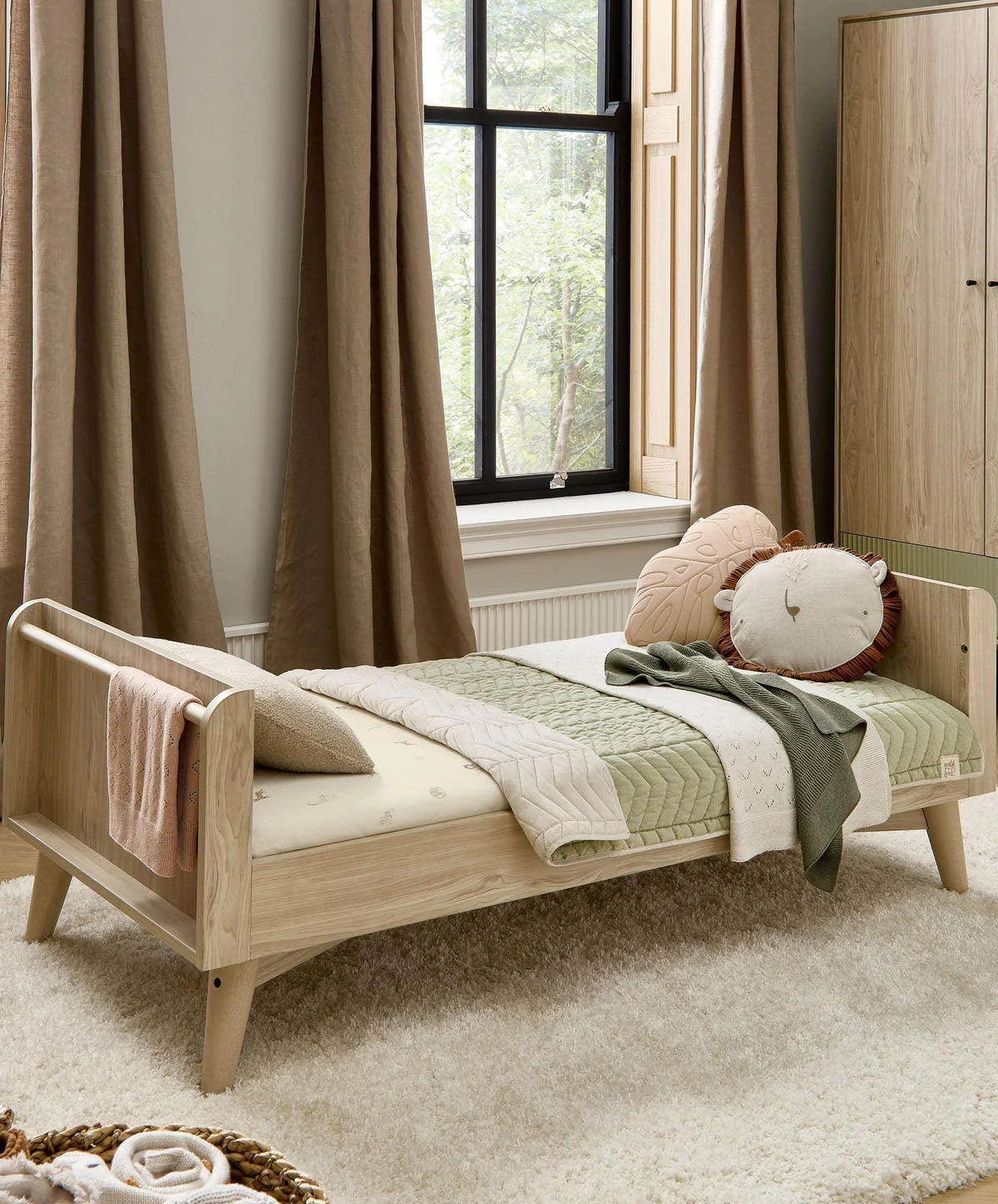 Mamas & Papas Coxley 3 Piece Furniture Set (Cot Bed, Dresser Changer & Wardrobe)