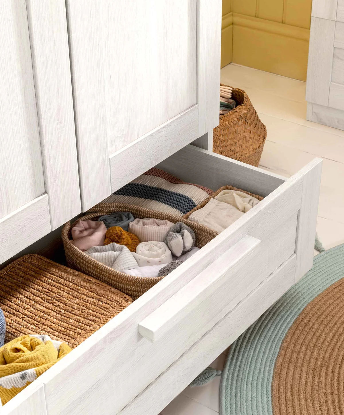 Mamas & Papas Atlas 3 Piece Furniture Set (Cot Bed, Dresser Changer & Wardrobe)