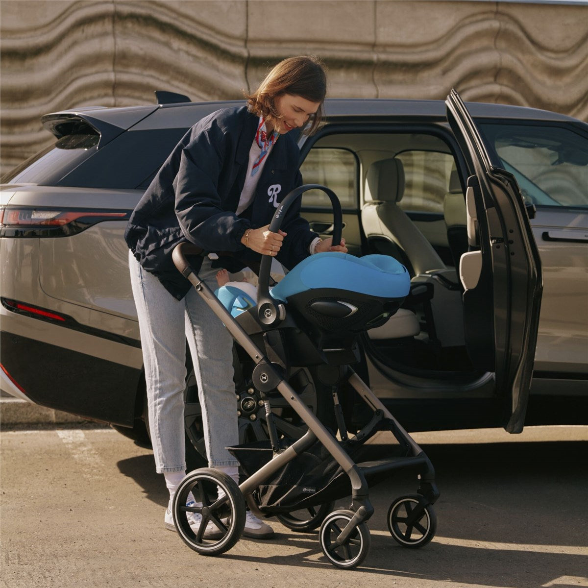 Cybex Cloud G i-Size Car Seat + Base G, Moon Black