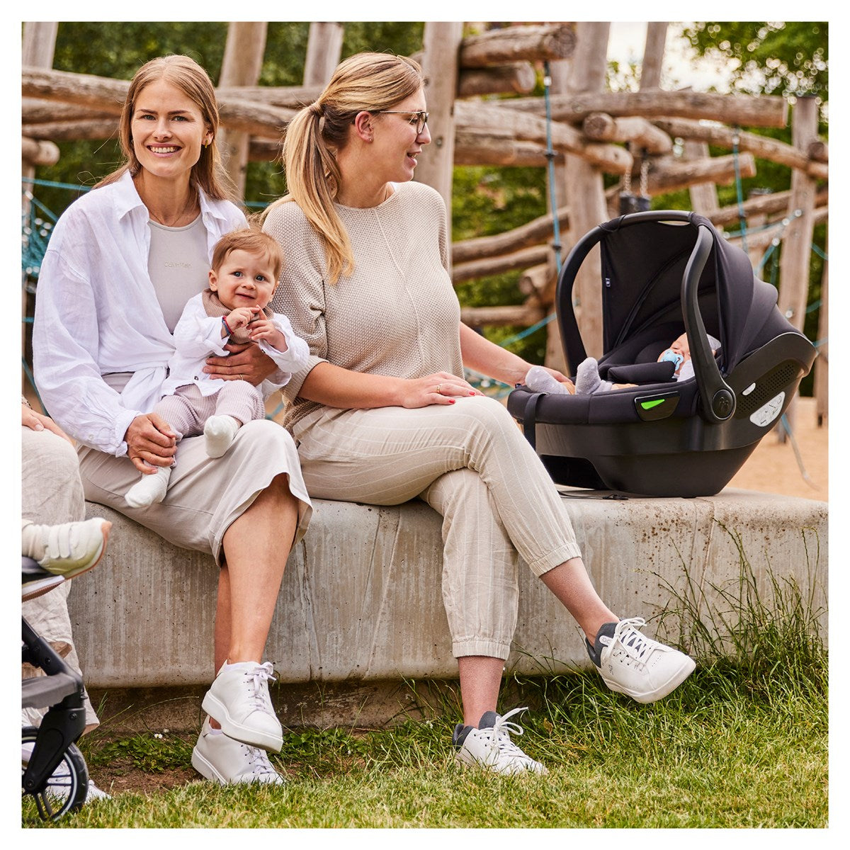 Hauck Drive N Care Car Seat + Isofix Base Bundle