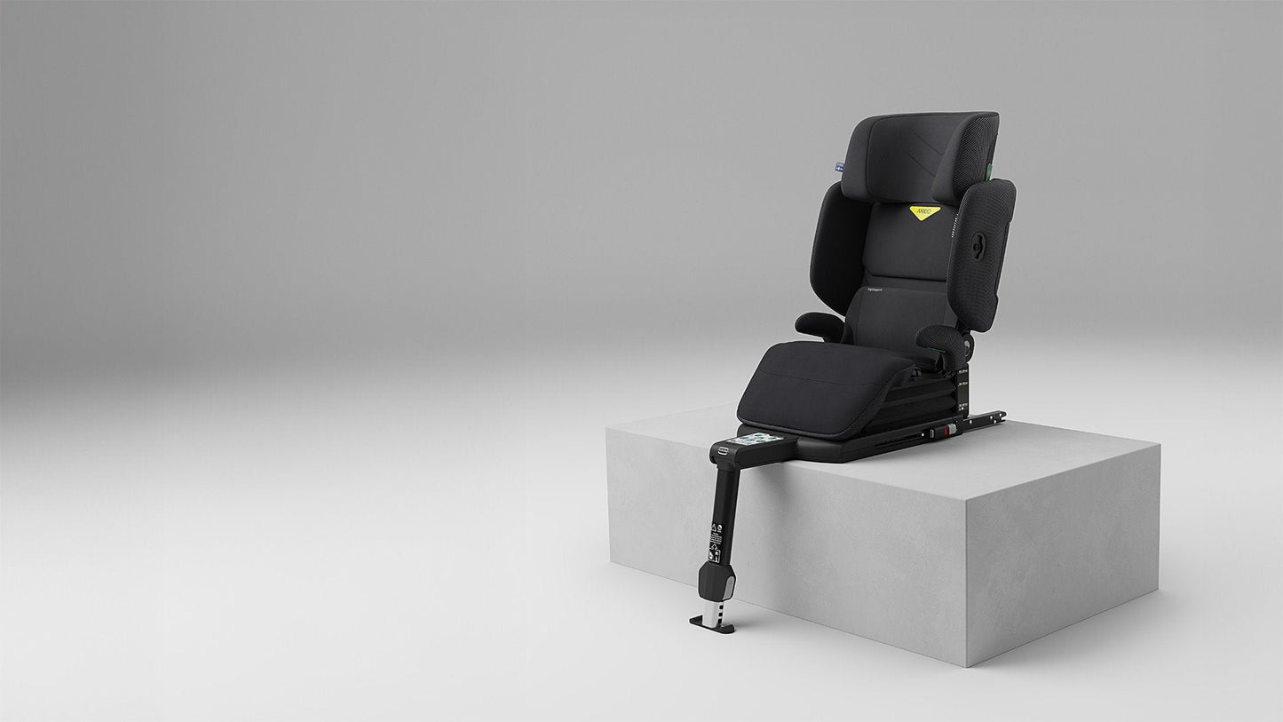 xAxkid UP - Storm Black with Footrest