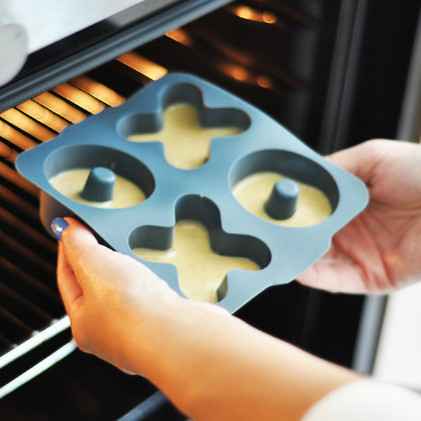 MiniKOiOi Silicone Cake Mould - XOXO - River Green / Powder Grey