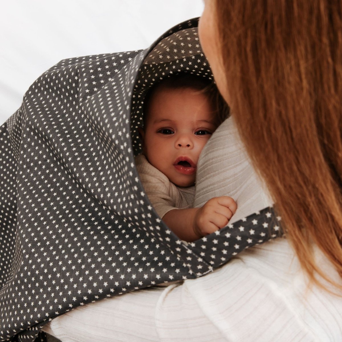 Breastfeed Apron - White Stars-Clearance
